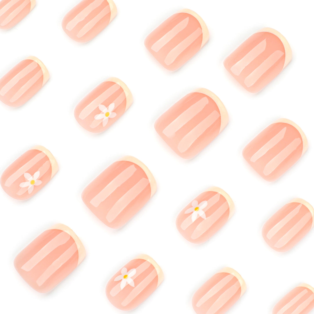 Artificial nail art with flower and bee motifs Bowlift