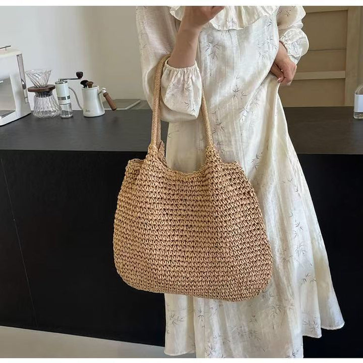 Bag Made of Natural Weave Bowlift