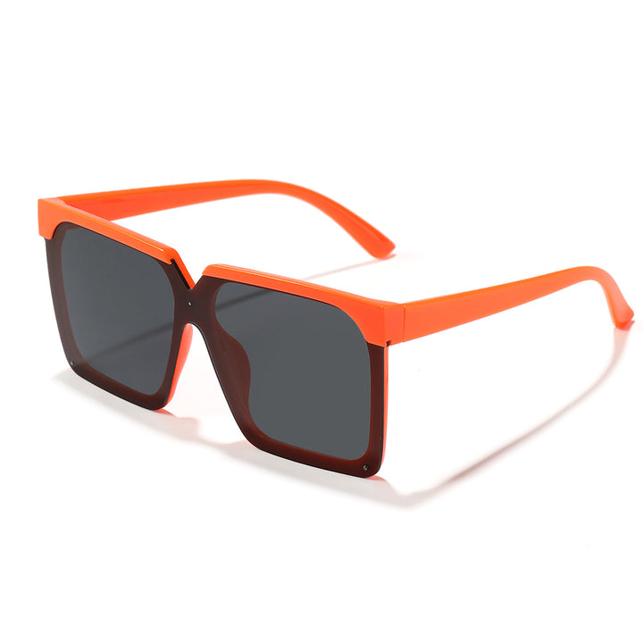 Women extravagantly designed sunglasses Bowlift