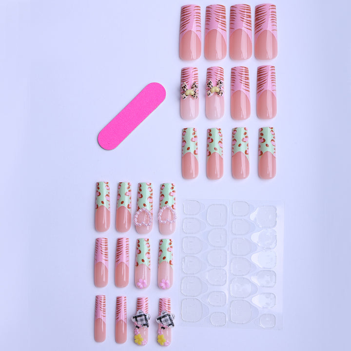 Artificial Nails with Creative Three-Dimensional Applications Bowlift