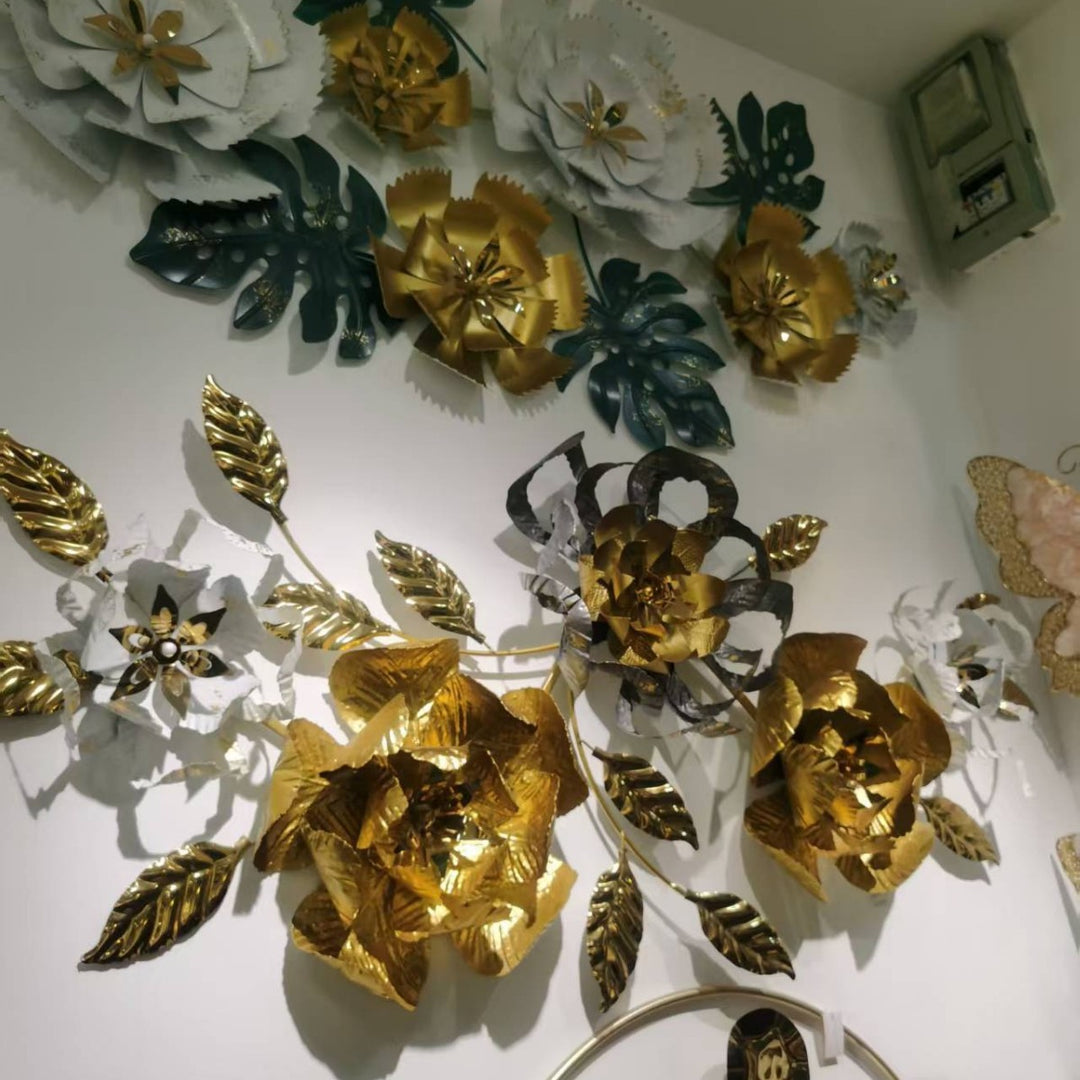 Floral Wall Clock with Leaf Design Bowlift