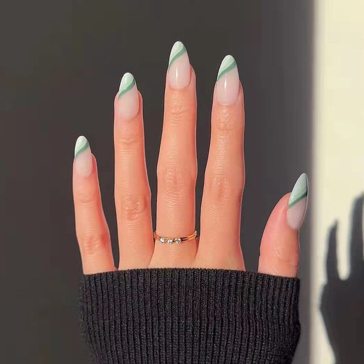Artful nail extensions with an elegant leaf pattern Bowlift