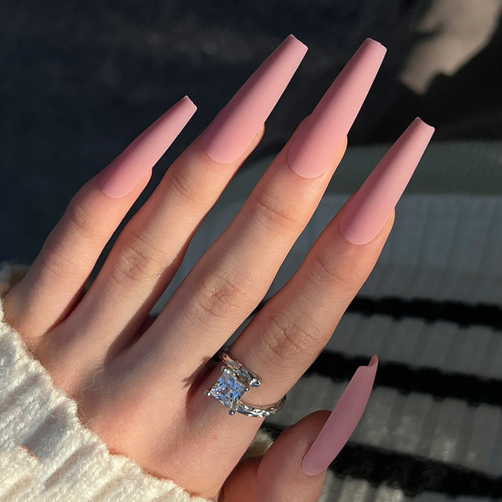 Artificial Stiletto Nails Bowlift
