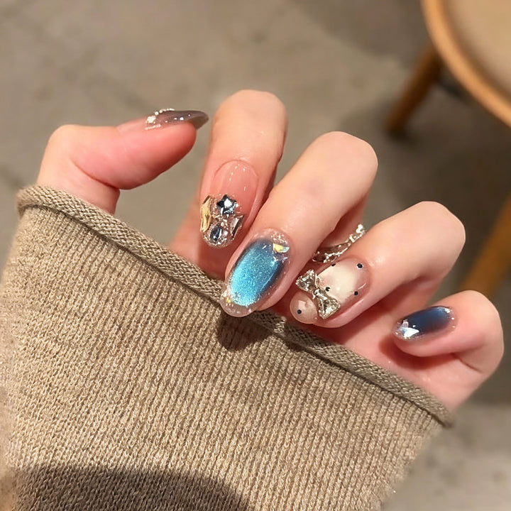 Artificial nail set with sparkling glitter accents Bowlift