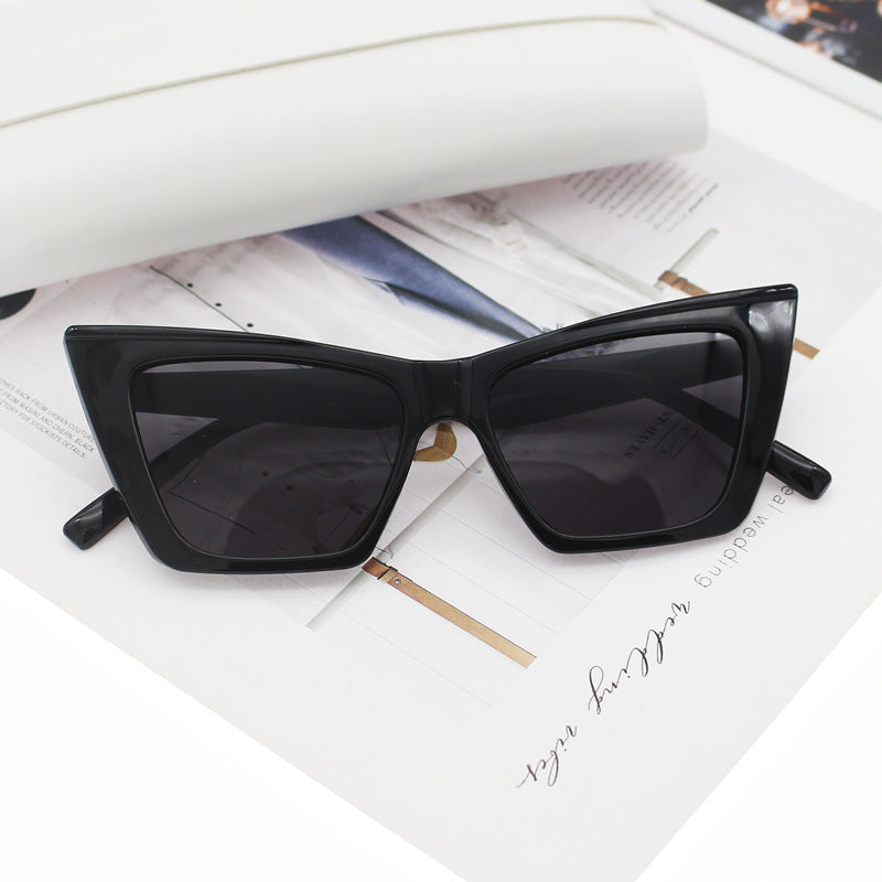 Women's Cat Eye Sunglasses with Transparent Frame and UV Protection Bowlift