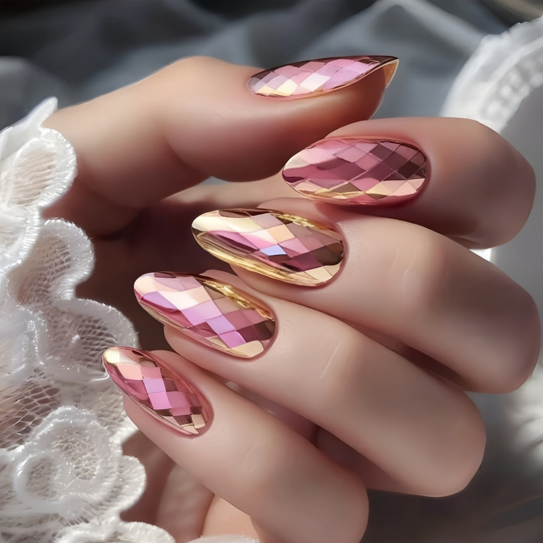 Shiny Artificial Nails in Modern Faceted Design Bowlift