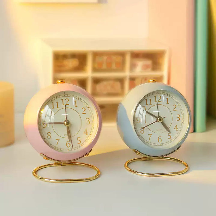 Vintage Desk Clock in Elegant Retro Design Bowlift