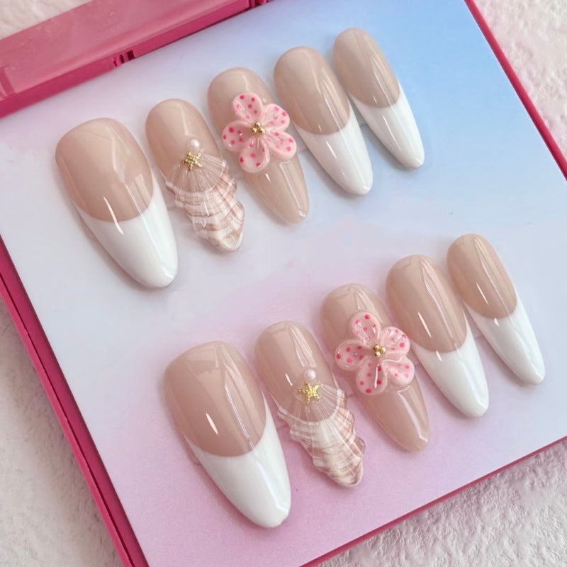 Elegant Floral Accent Press-On Nail Set Bowlift