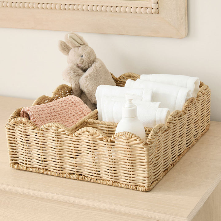 Stylish organizer basket with wavy edge Bowlift