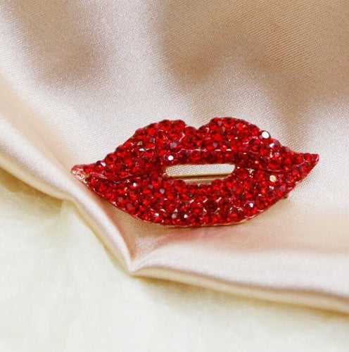 Glittering Lip Brooch Bowlift