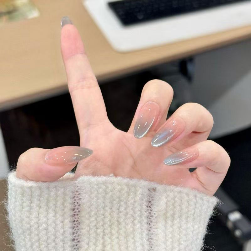 Artificial artificial nails with shimmering pearl effect Bowlift