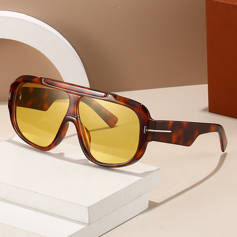 Ladies sporty sunglasses with stylish full rim design Bowlift