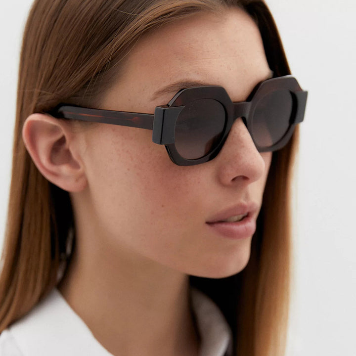 Ladies trendy sunglasses in hexagonal design Bowlift