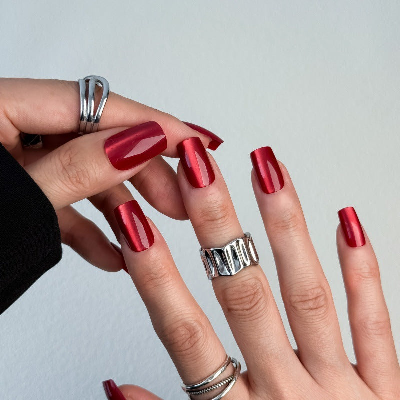High-gloss artificial nails with modern design Bowlift