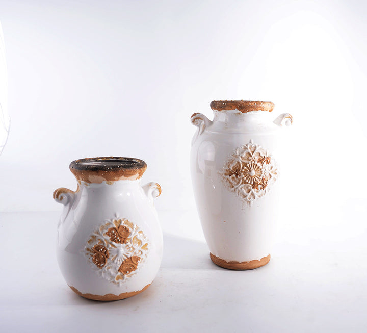 Elegant ceramic vase with decorative pattern Bowlift