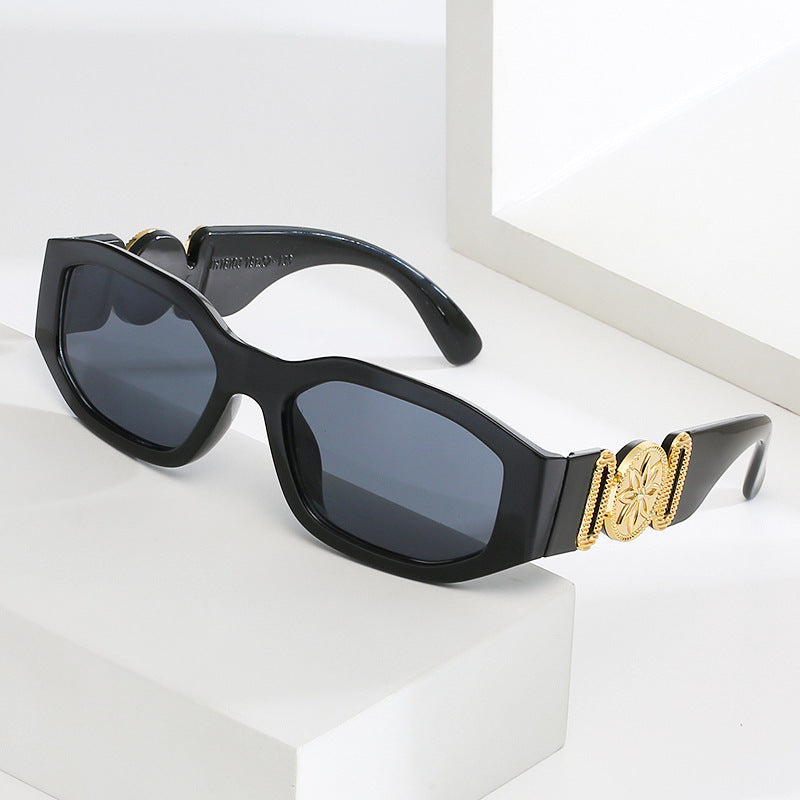 Ladies trendy and stylish sunglasses with luxurious details Bowlift