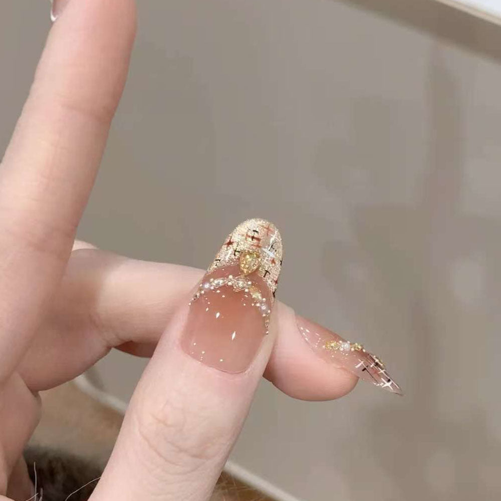 Glamorous Nail Art Bowlift