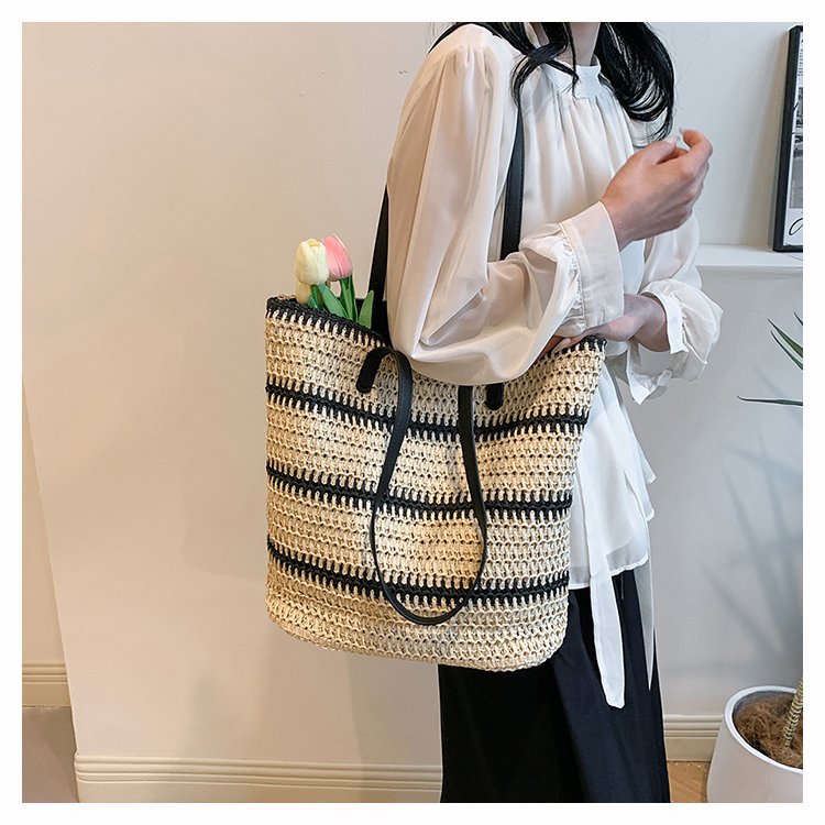 Handmade beach bag with striking leather handles Bowlift