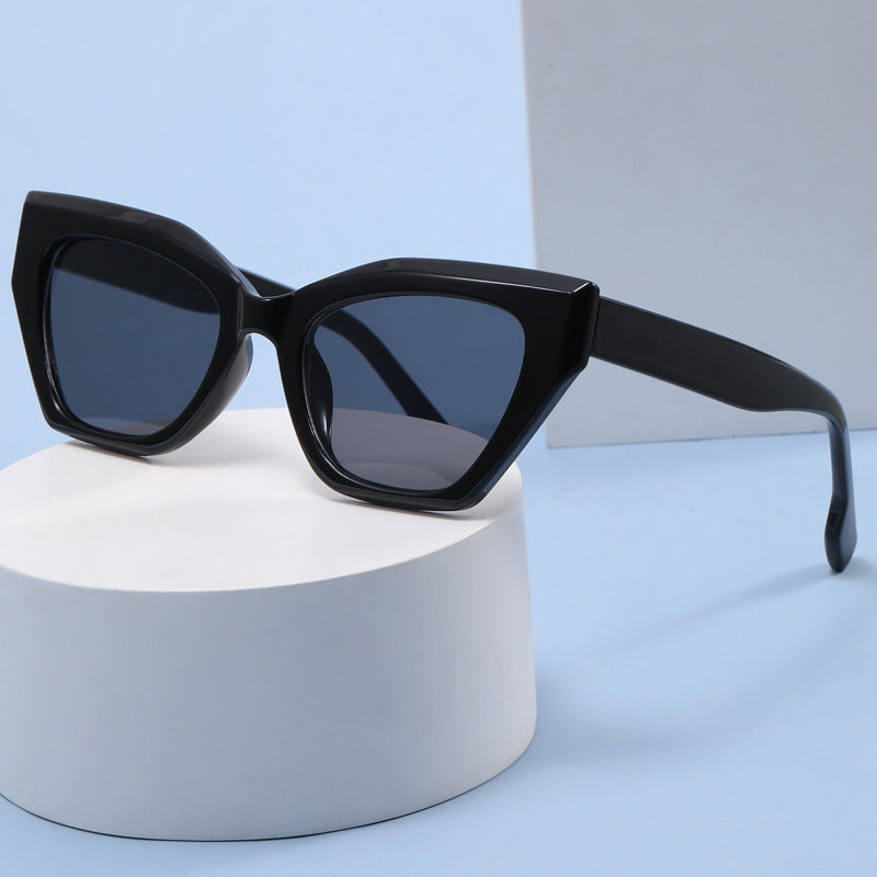 Women’s asymmetrical oversized sunglasses with trendy frame Bowlift