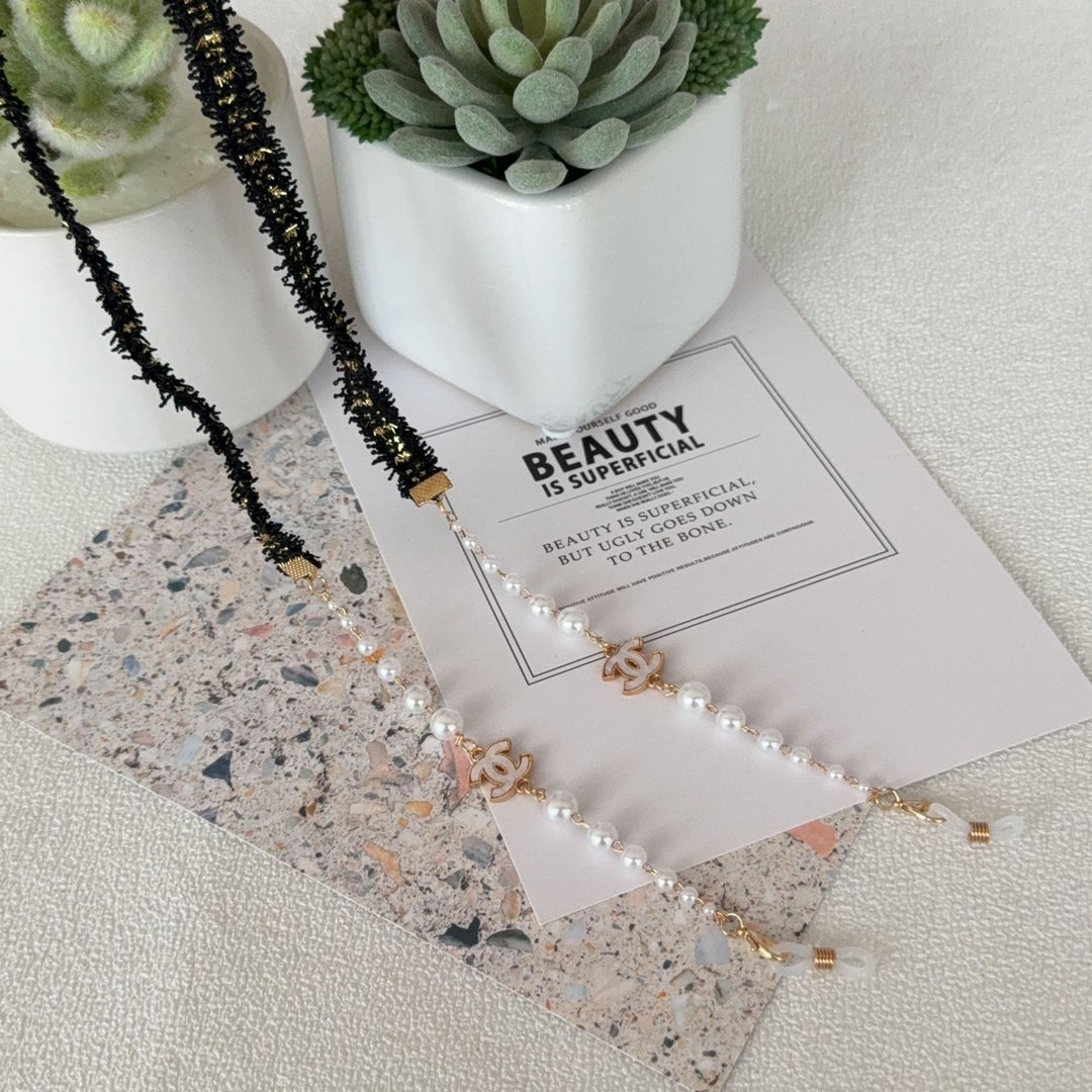 Decorative Pearl and Textured Eyewear Chain Bowlift