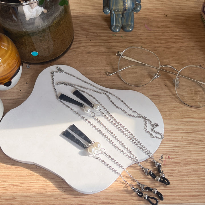 Chic Pearl and Chain Eyewear Holder Bowlift