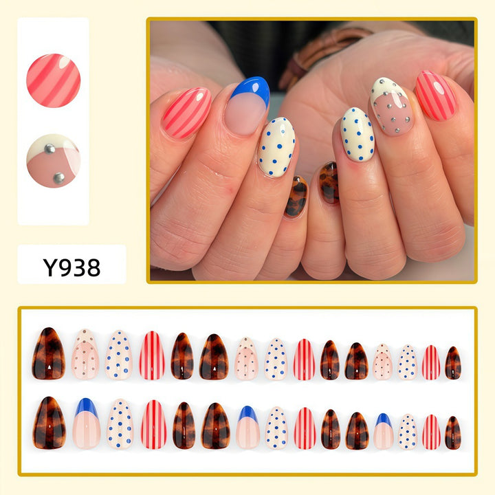 Fake nails in playful design with dots and stripes Bowlift
