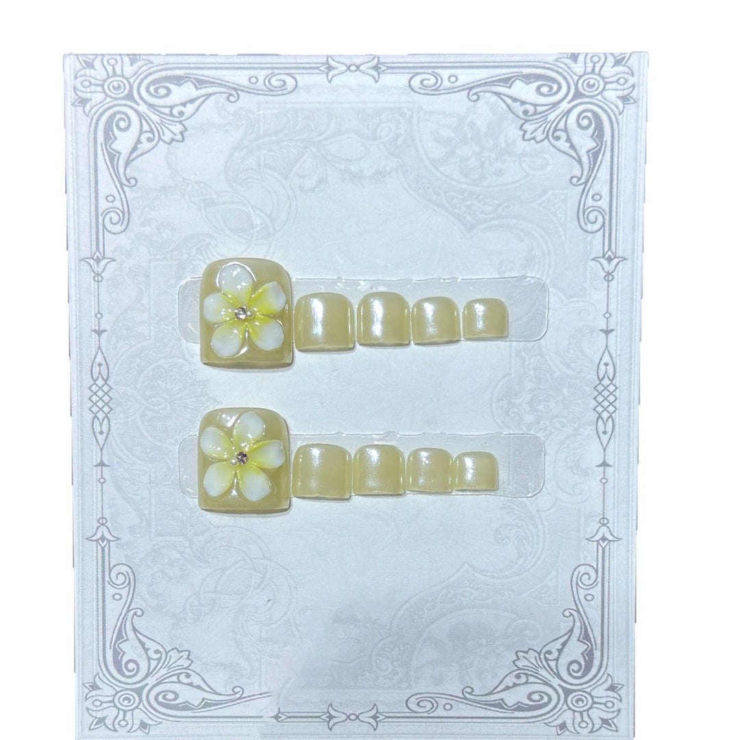 Floral-Inspired Press-On Nail Set Bowlift