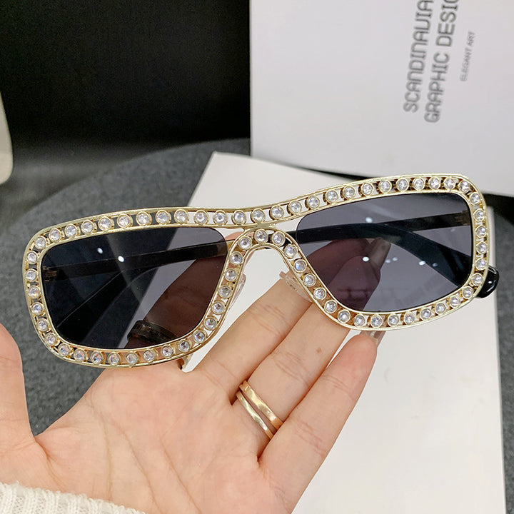 Women's extravagant Cat-Eye sunglasses with golden accents Bowlift
