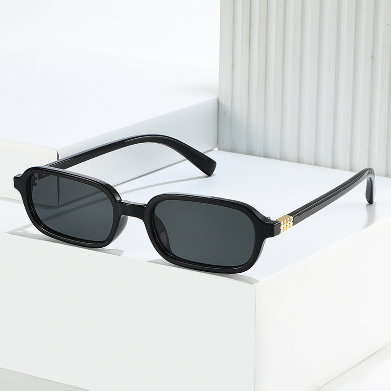 Chic Flat Lens Sunglasses with Decorative Metal Details Bowlift