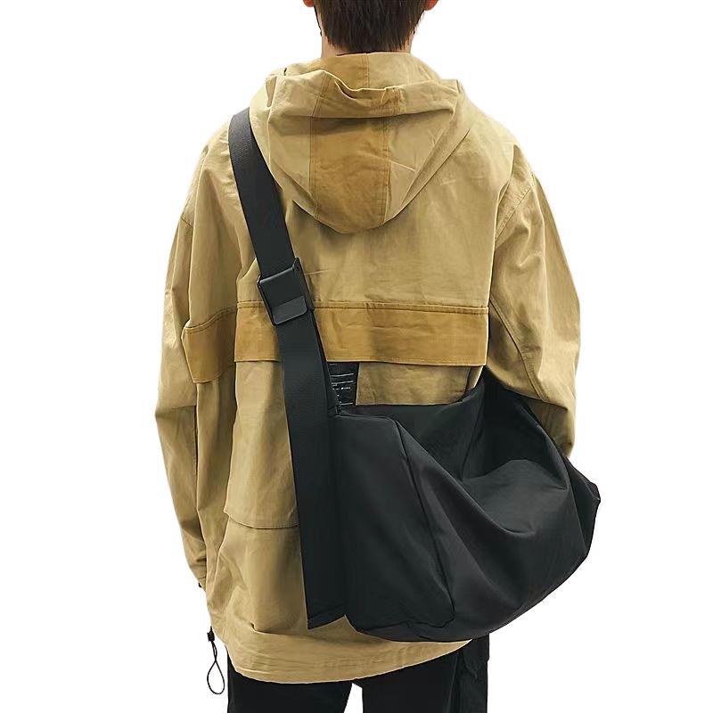 Modern shoulder bag Bowlift