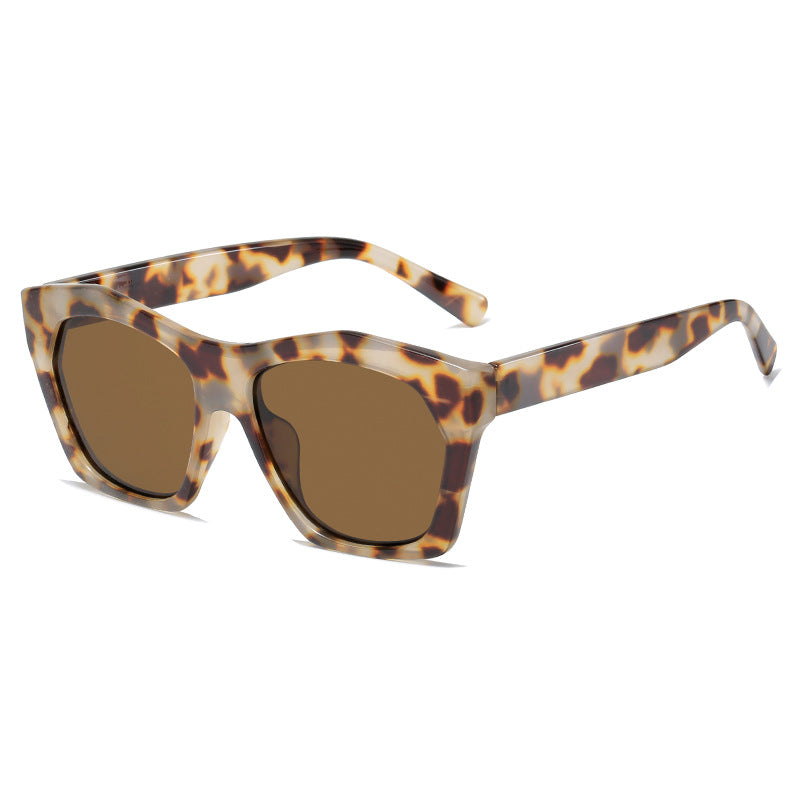 Women's fashionable sunglasses in striking leopard pattern Bowlift