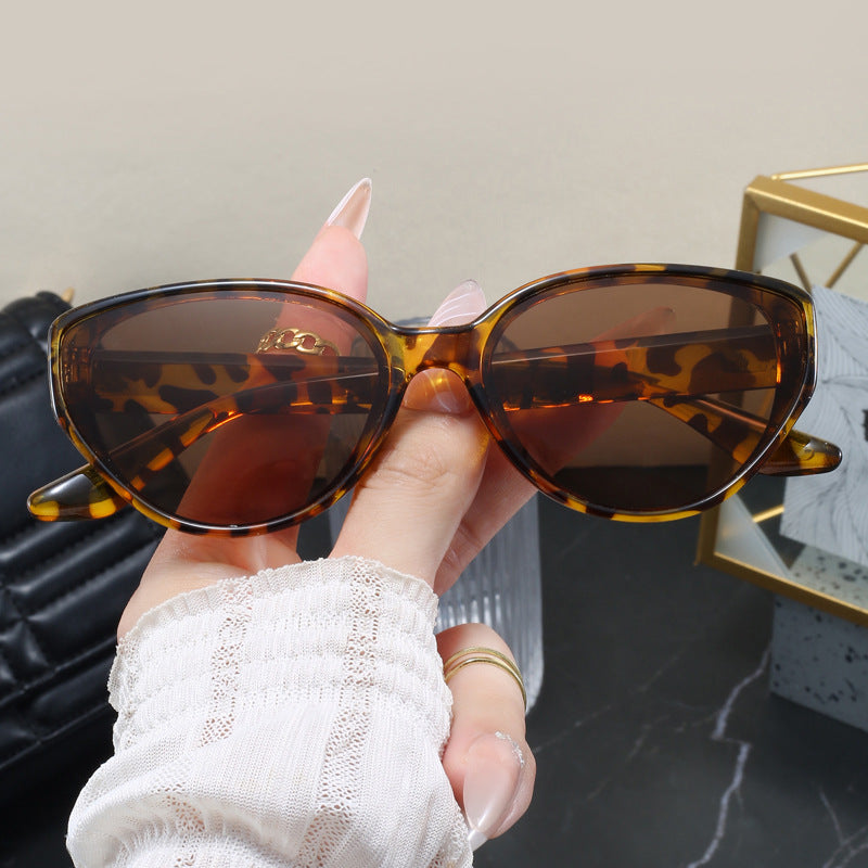Women Cat-Eye Sunglasses with Modern Design Bowlift