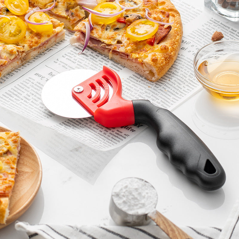 Ergonomic pizza cutter with non-slip handle Bowlift