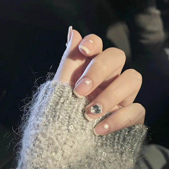 Elegant Gemstone-Embellished Press-On Nail Set Bowlift