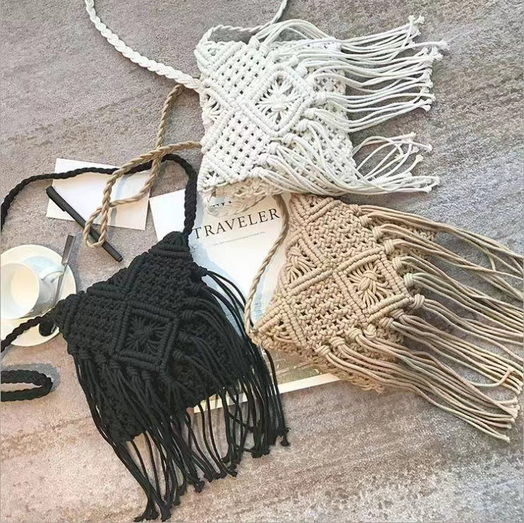 Hand-knotted macrame shoulder bag with fringes Bowlift