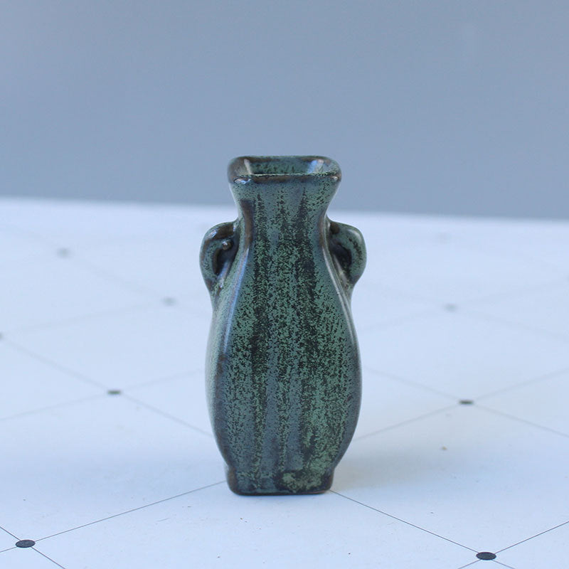 Elegant ceramic vase with artistic design Bowlift