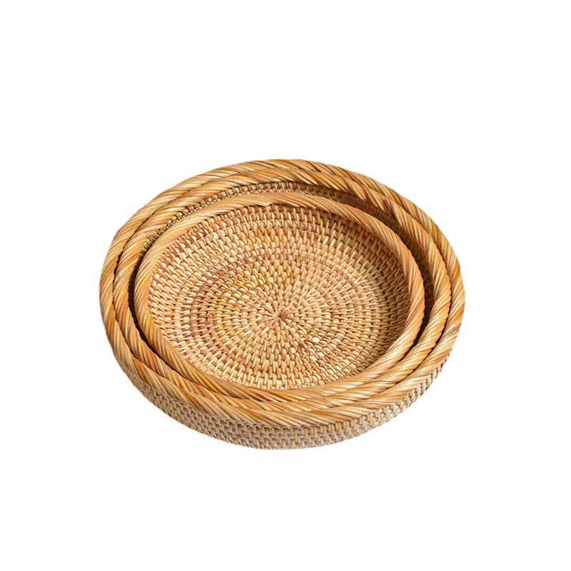 Round serving platter made of braided rattan Bowlift