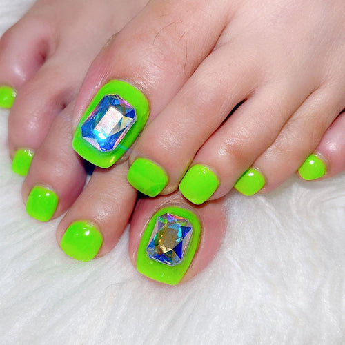 Nail art with glamorous rhinestone accents Bowlift