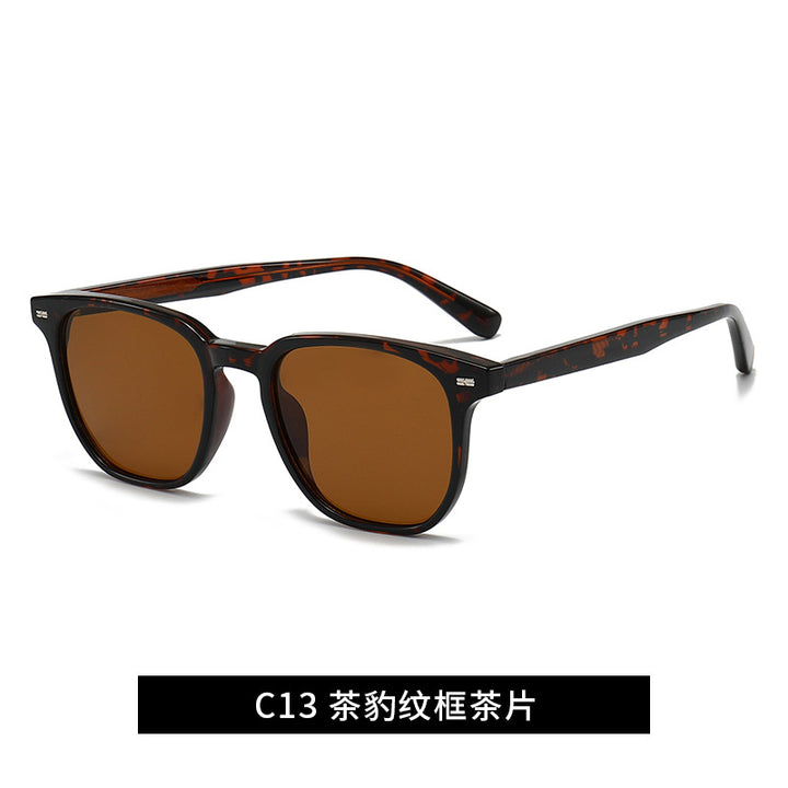 Ladies fashionable sunglasses with trendy gradient Bowlift