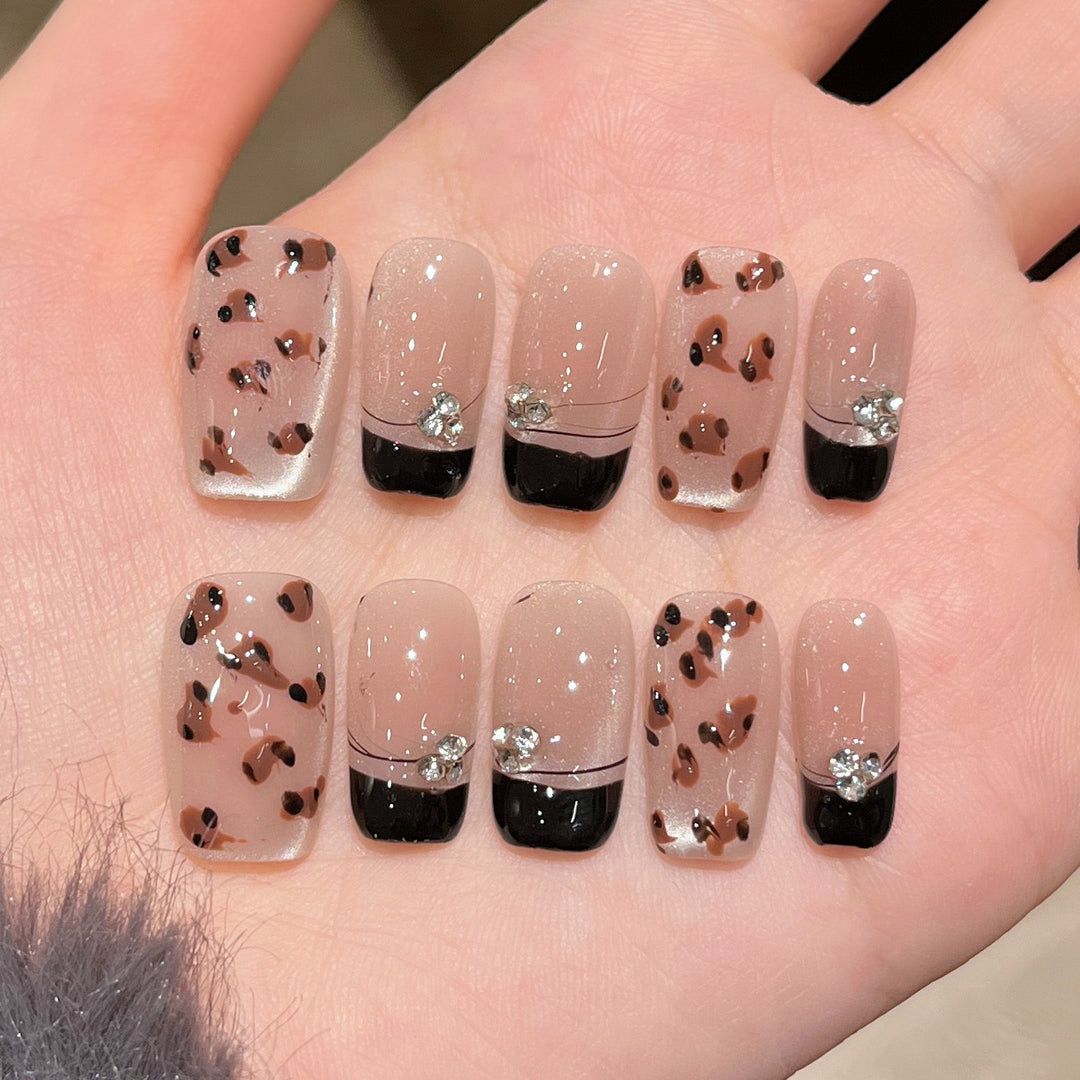 Elegant Decorative Press-On Nail Extensions with Pearls Bowlift
