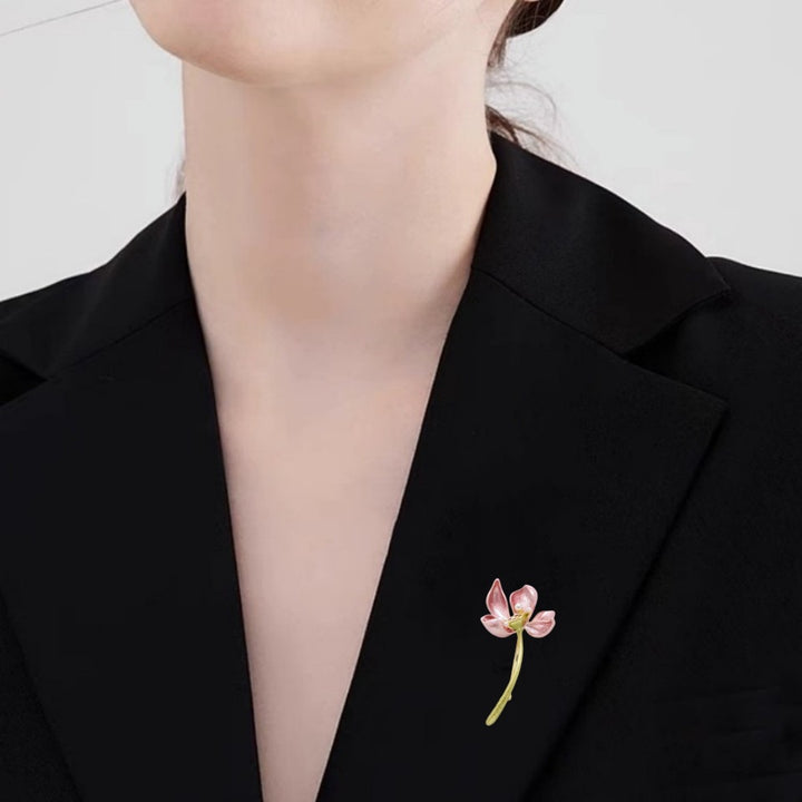 Elegant Flower Brooch Bowlift
