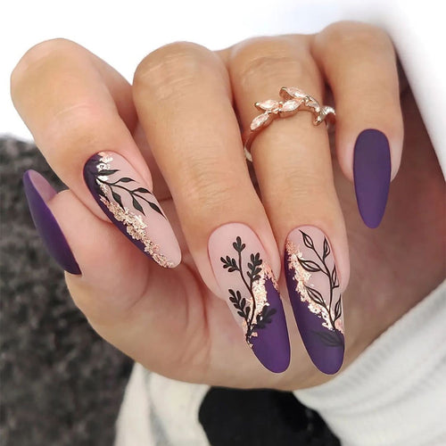 Artfully decorated stiletto nails Bowlift
