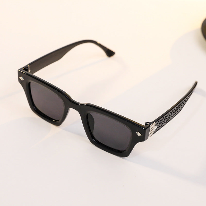 Women's fashionable reading glasses with ergonomic design Bowlift