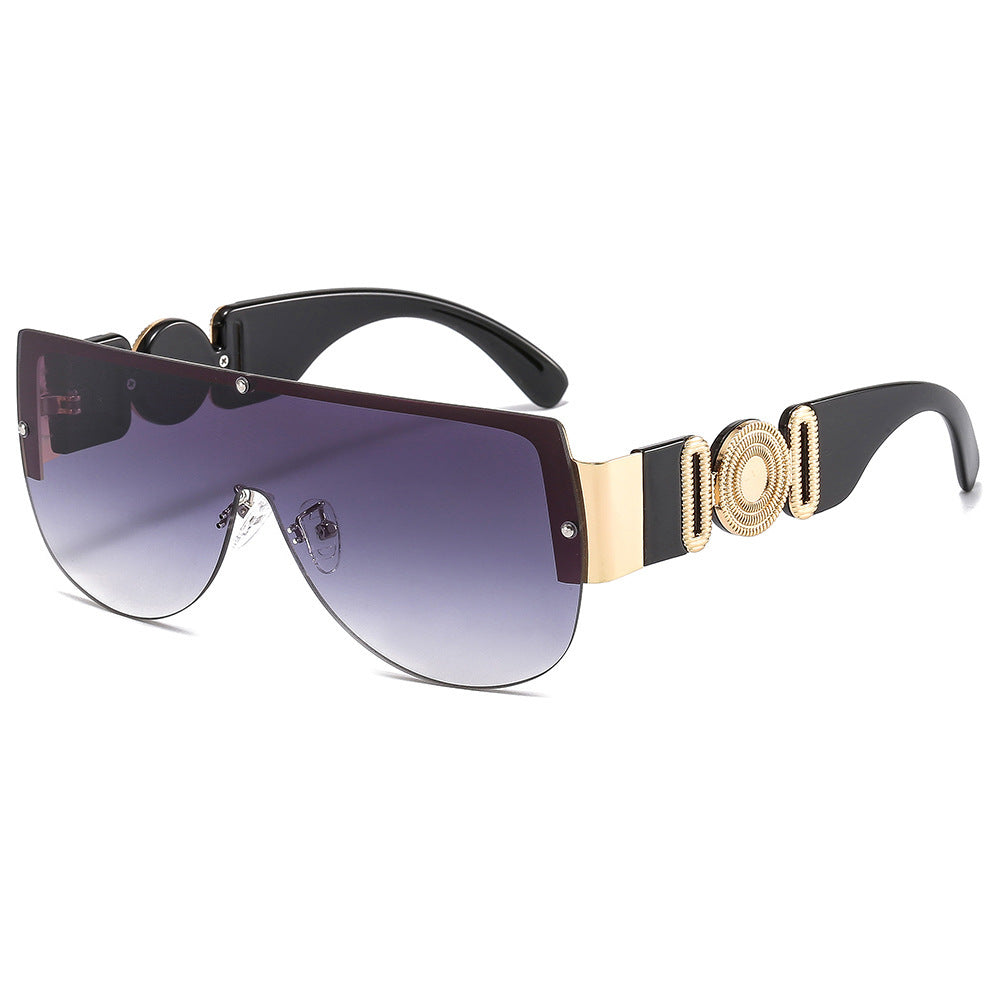 Women oversized sunglasses with luxurious gold accent Bowlift