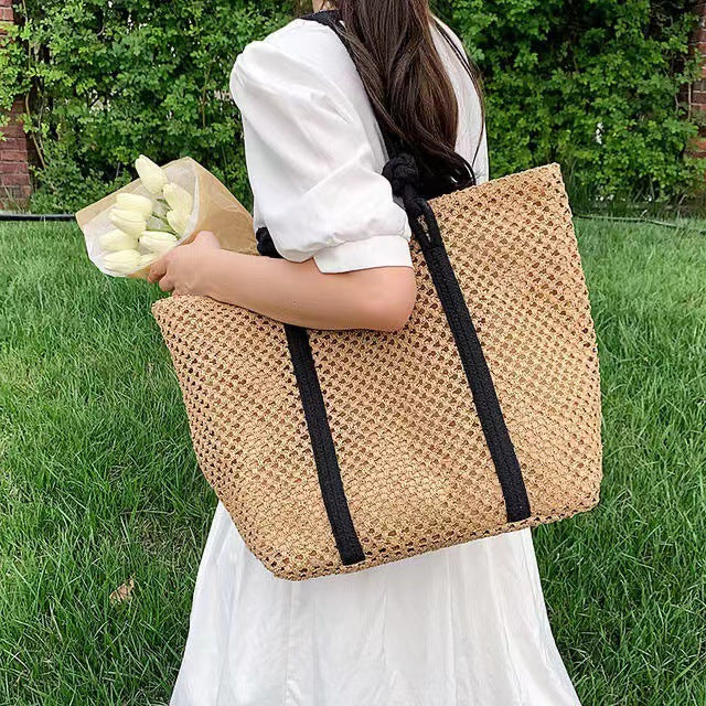 Large Shoulder Bag Made of Sustainable Material Bowlift
