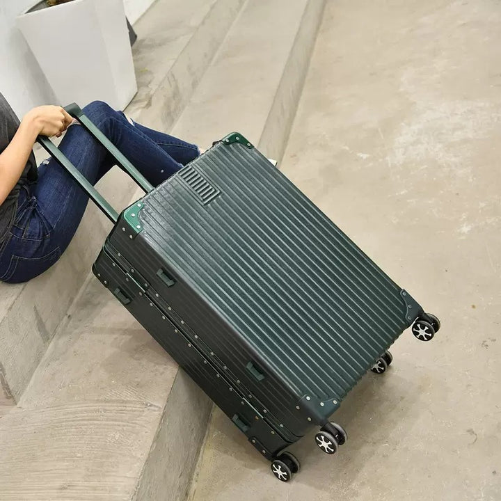 Versatile Cabin and Expandable Suitcase Bowlift