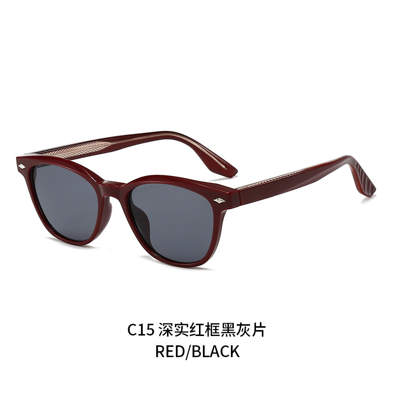 Ladies fashionable sunglasses in elegant tortoiseshell design Bowlift
