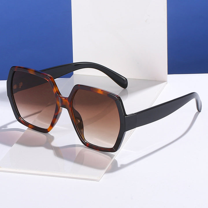 Women's stylish oversized sunglasses with elegant square frame Bowlift