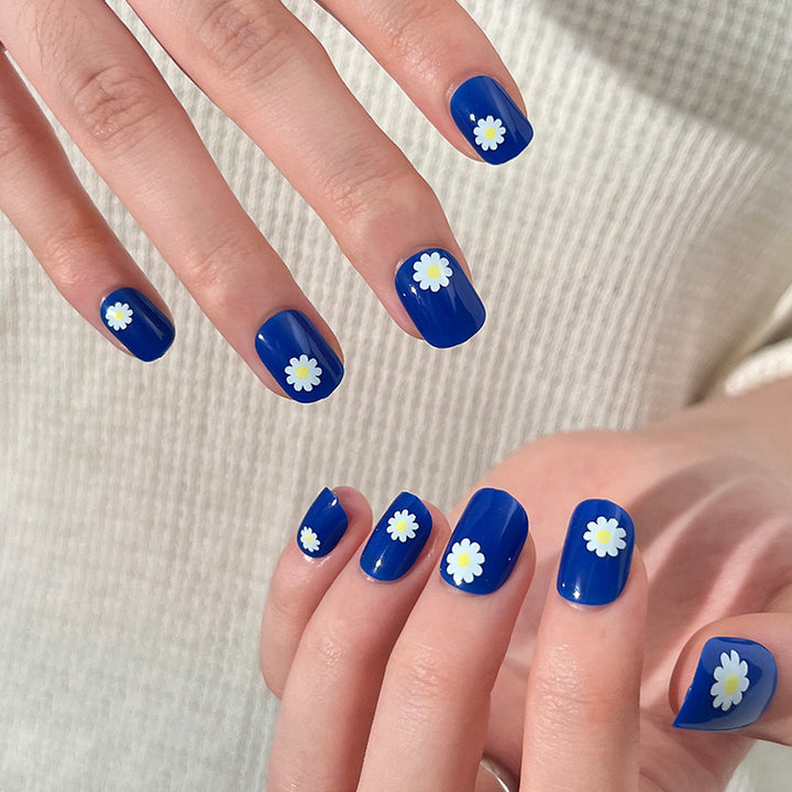 Artful Nail Art with Daisy Design Bowlift