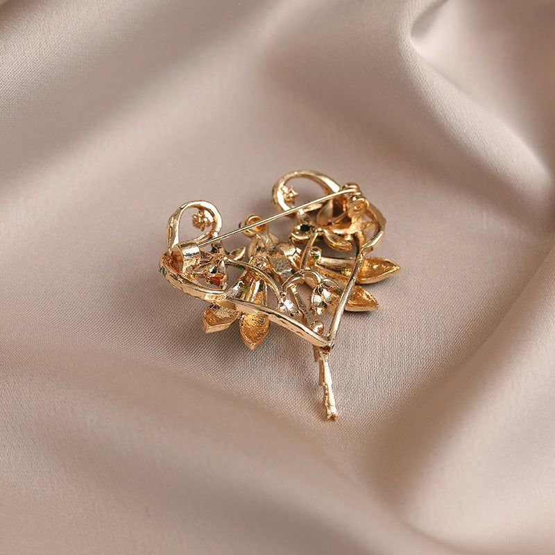 Exquisite Dragonfly Brooch with Sparkling Crystals Bowlift